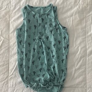 Baby EGG onesie size 9 months